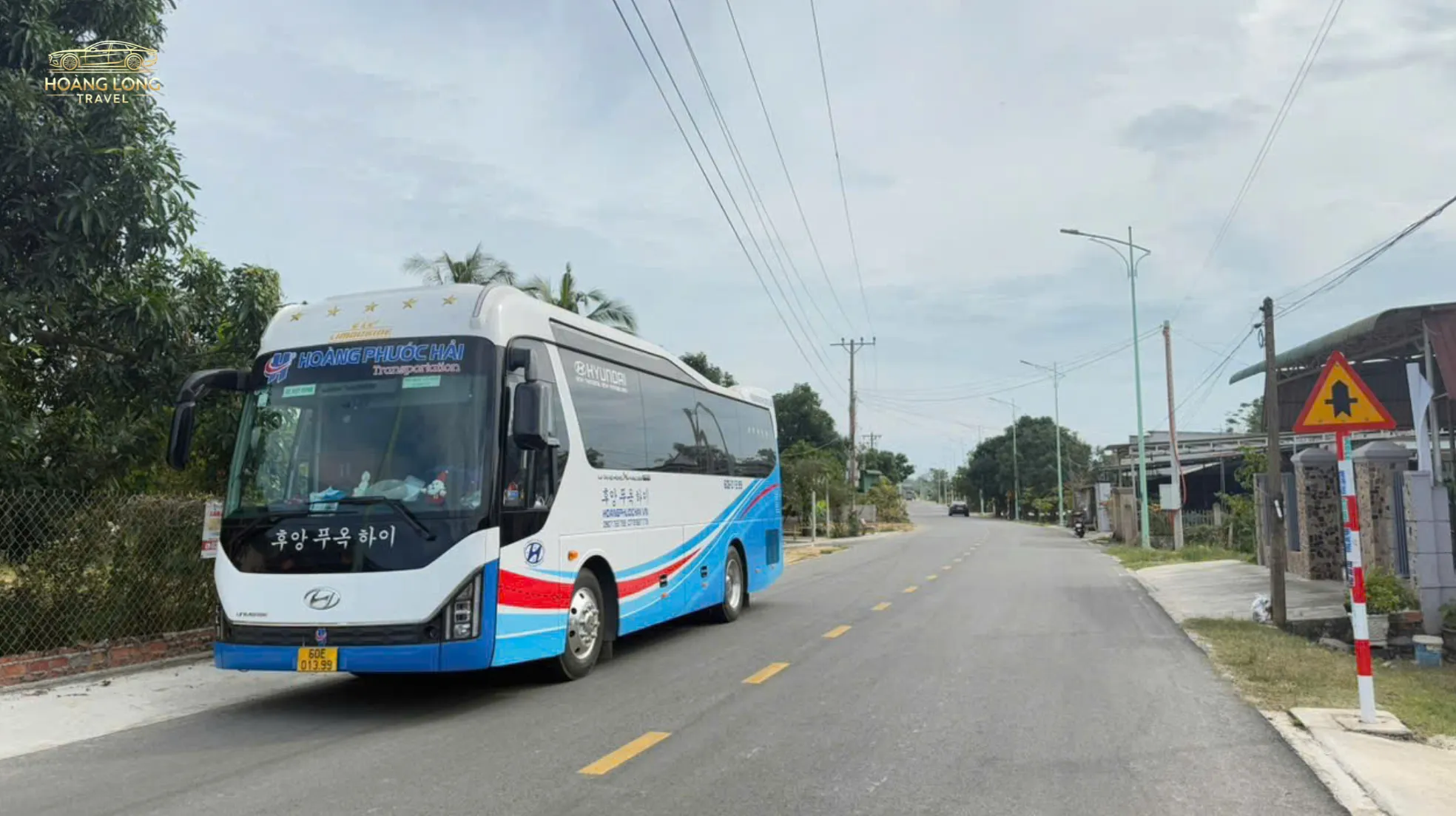 Mẫu xe du lịch 29 chỗ thích hợp đi đông người dành cho đội nhóm, doanh nghiệp