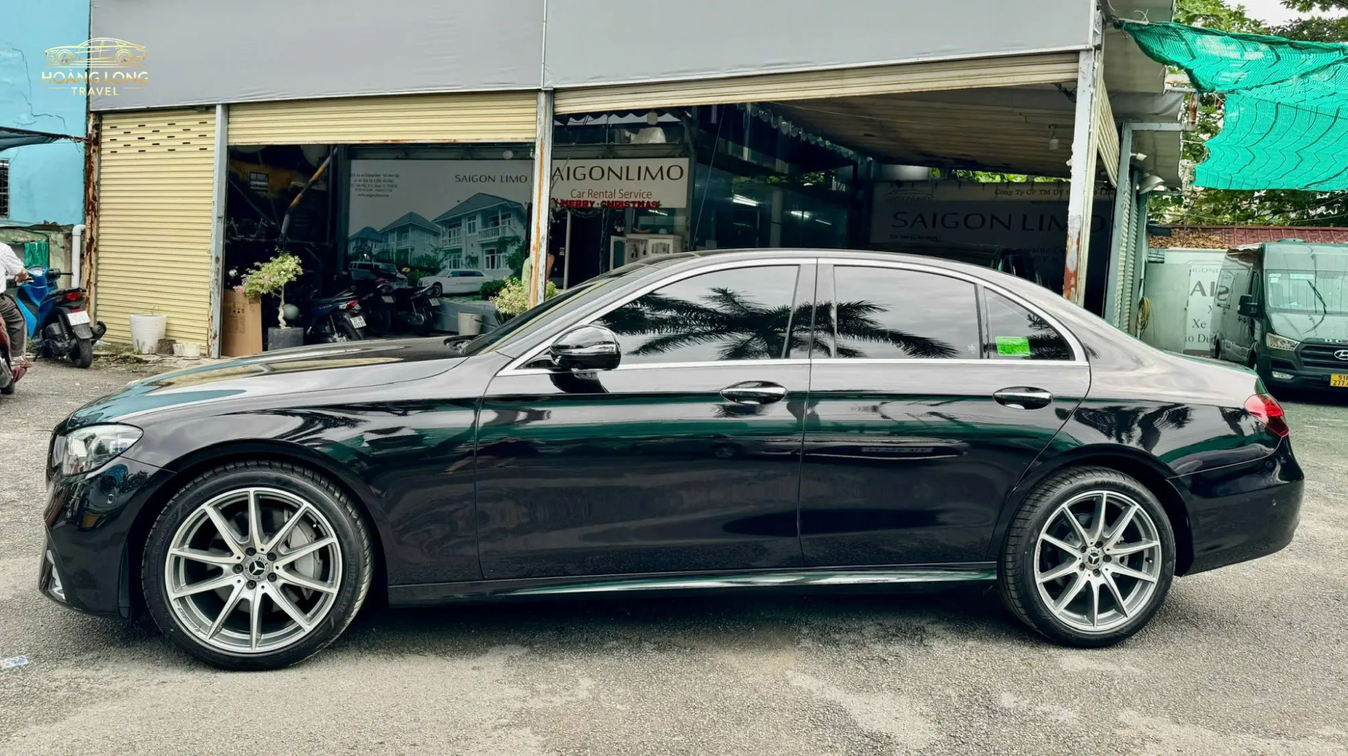 Mẫu xe du lịch 4 chỗ Mercedes-benz sang trọng