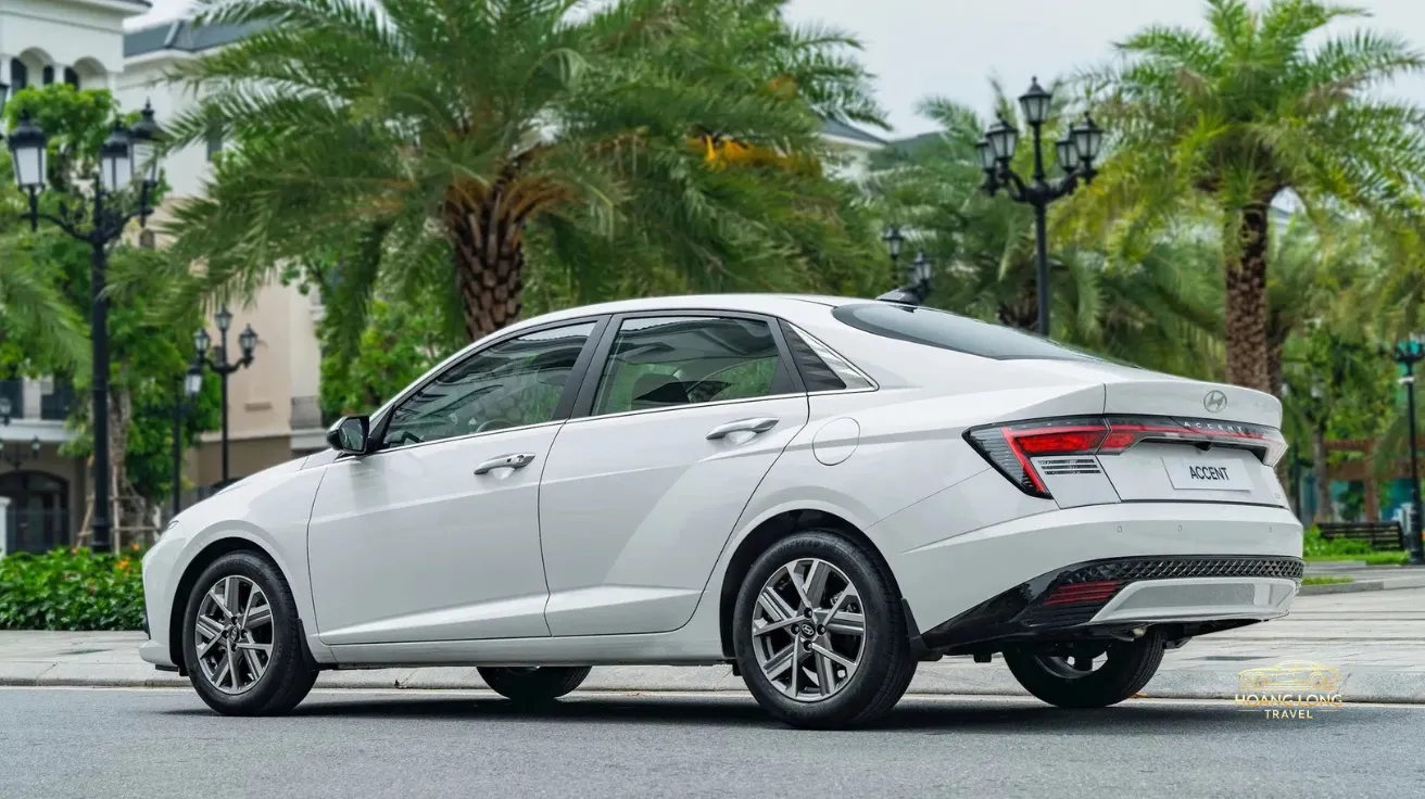 Thuê xe 4 chỗ Hyundai, Toyota, Kia sang trọng, phù hợp cho các chuyến công tác, du lịch và đưa đón sân bay.