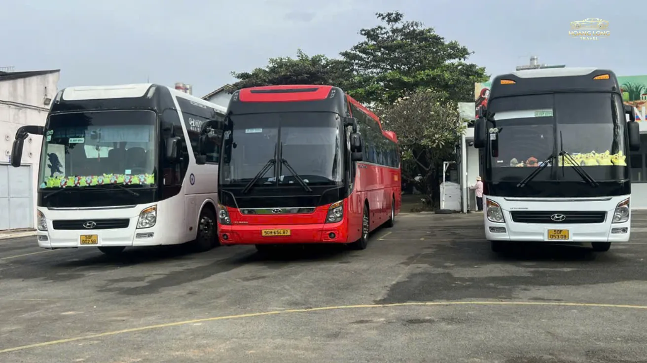 Hoàng Long Travel cung cấp đa dạng các mẫu xe 29-45 chỗ dịch vụ thuê xe doanh nghiệp uy tín