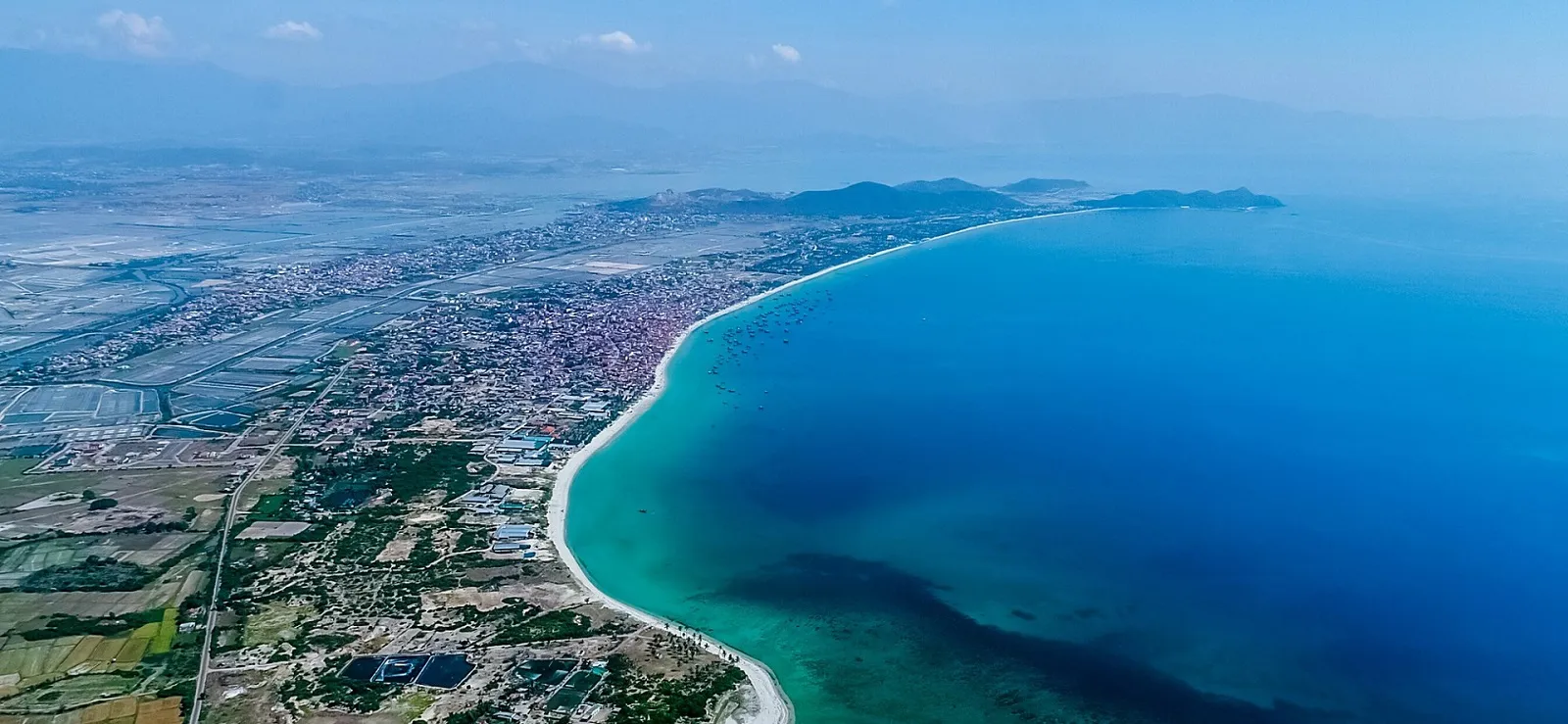 Thuê Xe Du Lịch Tại Vạn Ninh Có Tài Xế - Hoàng Long Travel