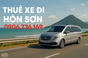 Xe du lịch đời mới đang di chuyển trên cung đường hướng về bến tàu Rạch Giá, chuẩn bị hành trình ra đảo Hòn Sơn.